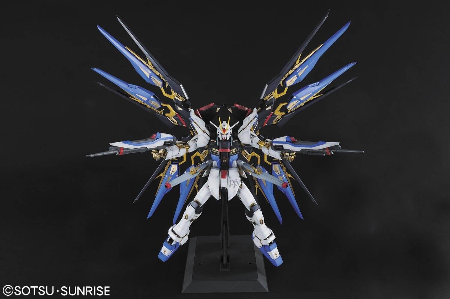 GUNDAM - PG Strike Freedom Gundam 1/60 | BANDAI