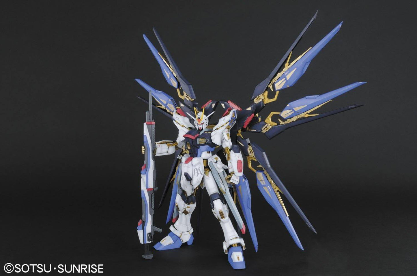 GUNDAM - PG Strike Freedom Gundam 1/60 | BANDAI